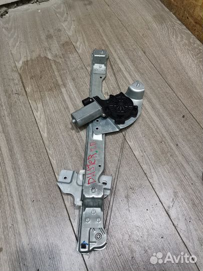 Стеклоподъемник передний правый на Renault Duster