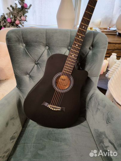 Гитара черная