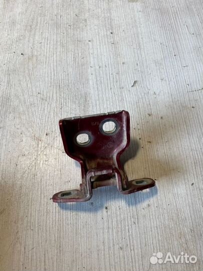 Петля двери Renault Logan K7M710