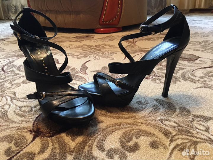 Босоножки 38