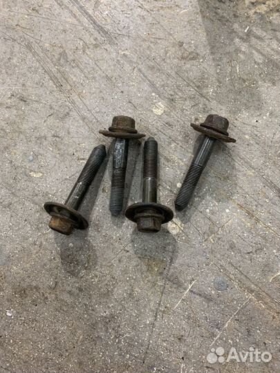 Болты заднего подрамника Subaru Forester