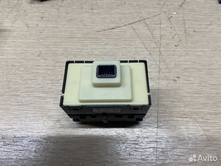 Блок управления подогревом сидений Toyota Camry 70