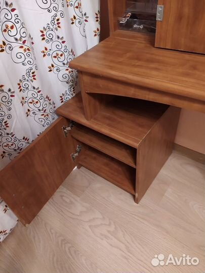 Туалетный столик с зеркалом бу