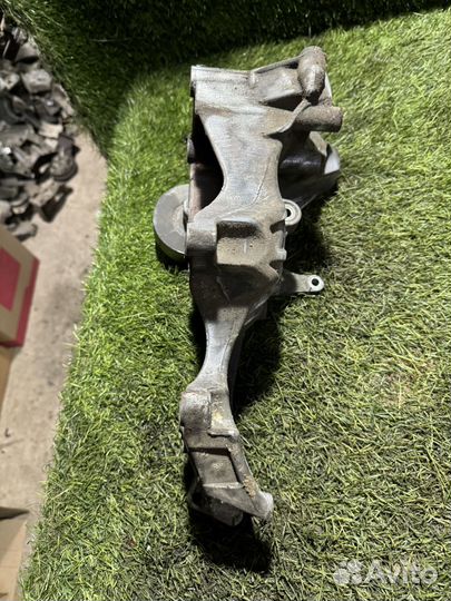 Кронштейн генератора Audi A4 B6