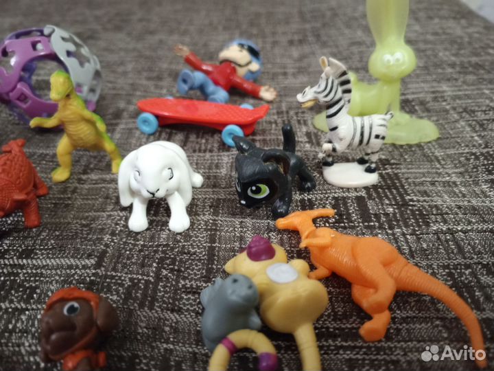 Игрушки Киндер, чупа-чупс