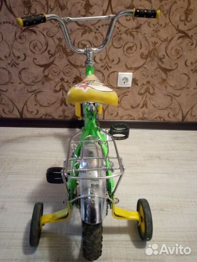 Детский велосипед + два маленьких доп. колеса
