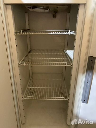 Холодильный шкаф