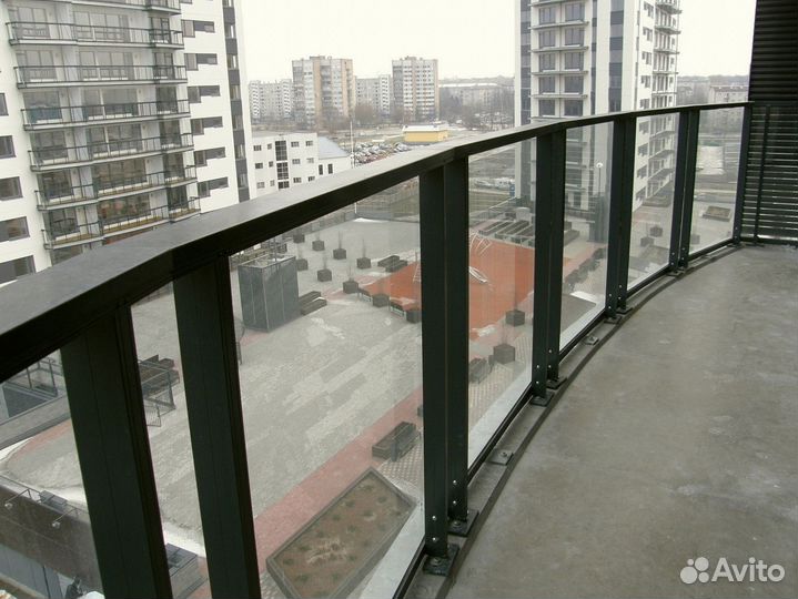 Стеклянное ограждение для балконов и террас