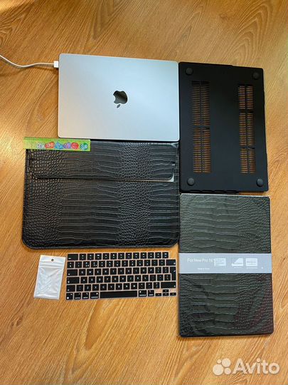 Чехол для macbook pro 16. Торг уместен