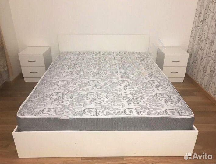 Кровать белая 2-спальная с матрасом
