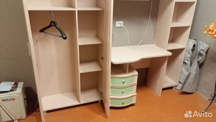 Детский уголок, стол для ученика