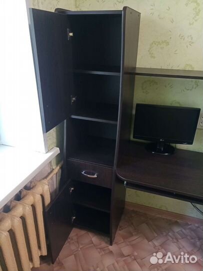 Компьютерный стол с пеналом