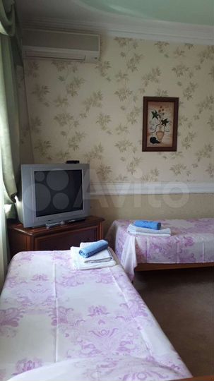 Комната 25 м² в > 9-к., 2/4 эт.