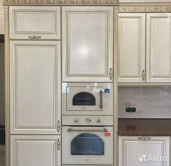 Классические кухни с светлых тонах