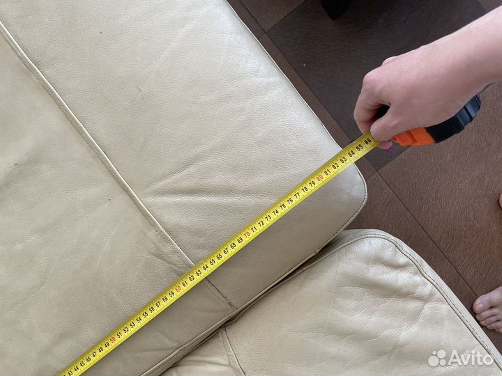 Кожаный диван