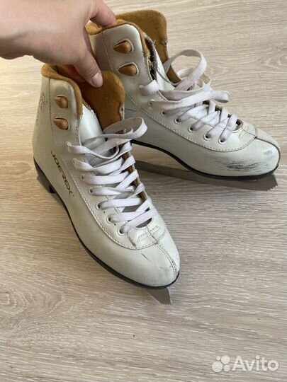 Коньки фигурные 36-37