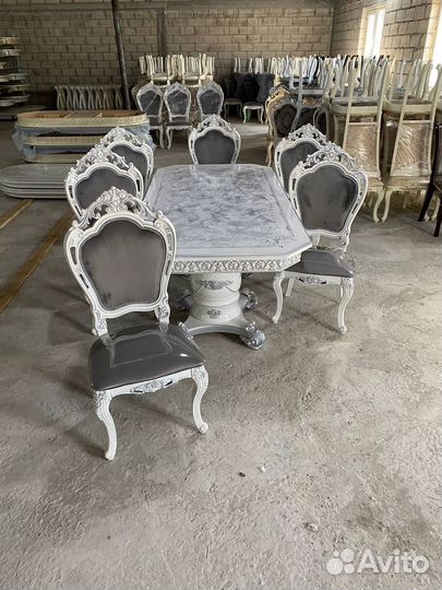 Обеденный стол и стулья