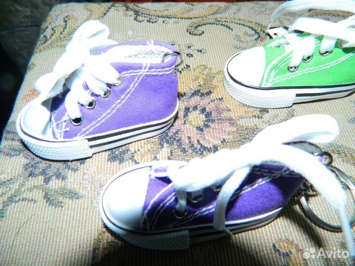 Брелки - кеды (см.фото)