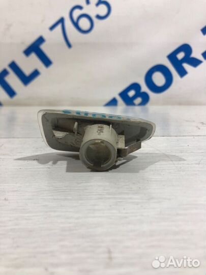 Повторитель поворотника левый renault logan 2 1.6