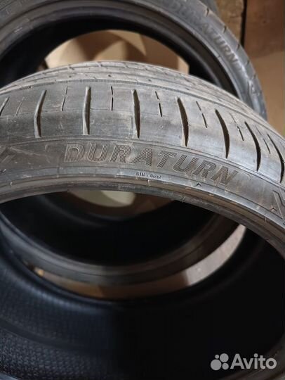 Duraturn Mozzo 4S 245/35 R20