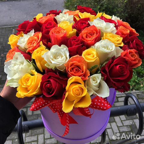 Розы в коробке с доставкой