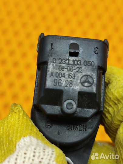 Датчик положения распредвала Mercedes Cls W219 3.5