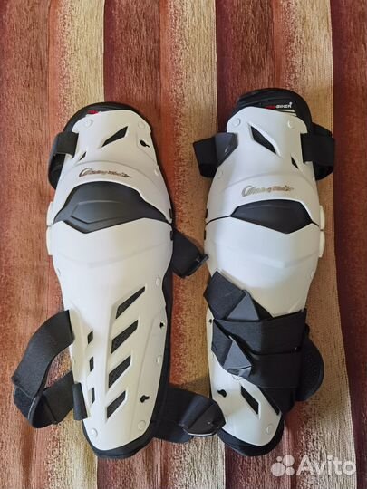 Моточерепаха и наколенники