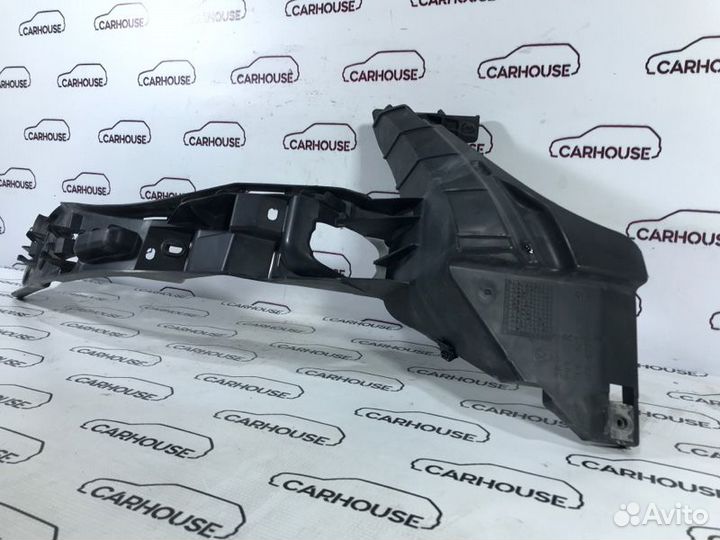 Крепление бампера переднее правое Volkswagen