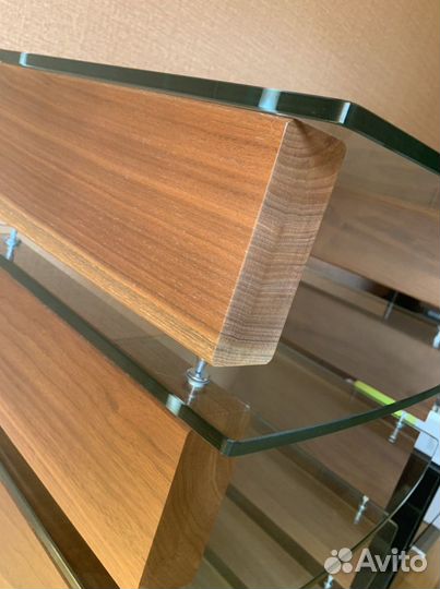 Полки для техники на шипах