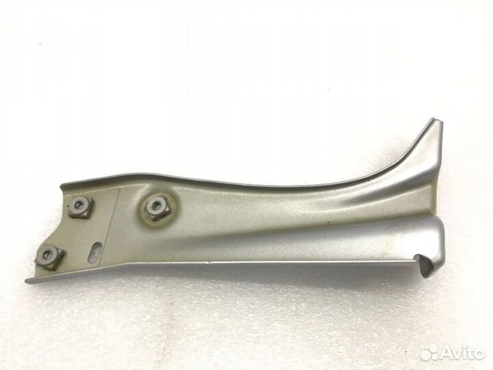 Кронштейн крыла передний правый Skoda Octavia 1.6