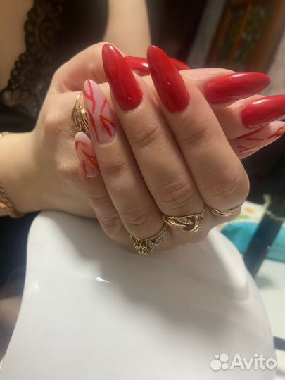 Модель на маникюр