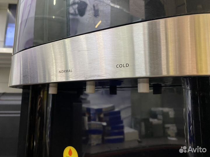 Кулер для воды напольный