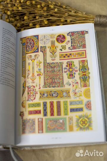 Книга по орнаменту The World of Ornament