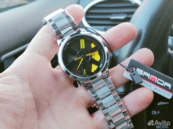 Необычные мужские часы с подвижным циферблатом