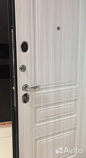 Входная дверь новая от производителя