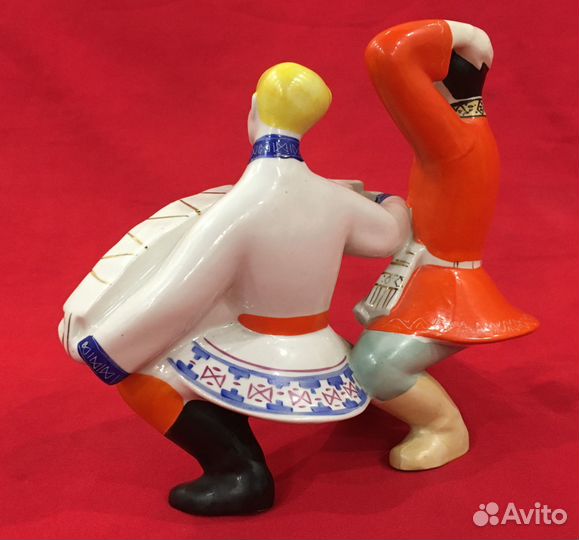 Статуэтка фарфоровая. Перепляс с гармонью. СССР
