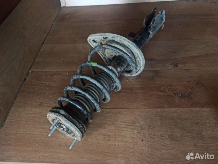 Амортизатор задний левый Toyota Camry V40