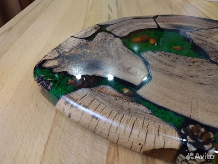 Сервировочная доска смола вяз мох желуди шишки