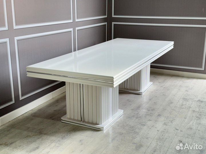 Обеденный стол