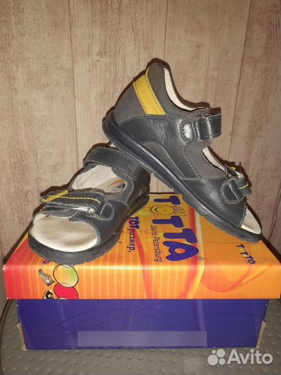 Сандалии Totto