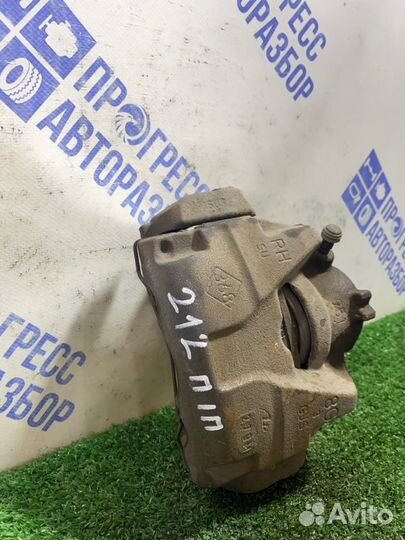 Суппорт передний правый Renault Fluence седан 1.6