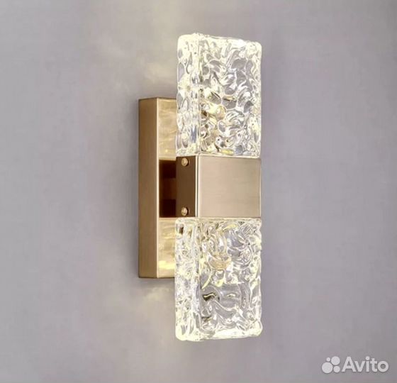 Настенный светильник бра волнистое стекло