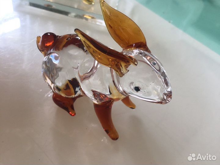 Зайчик из гутного стекла
