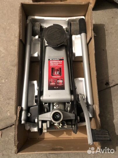 Домкрат подкатной 3.5 тн