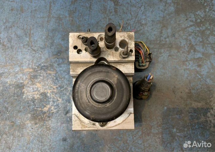 Блок ABS Toyota Chaser X100