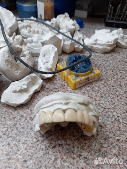 Работа зубной техник