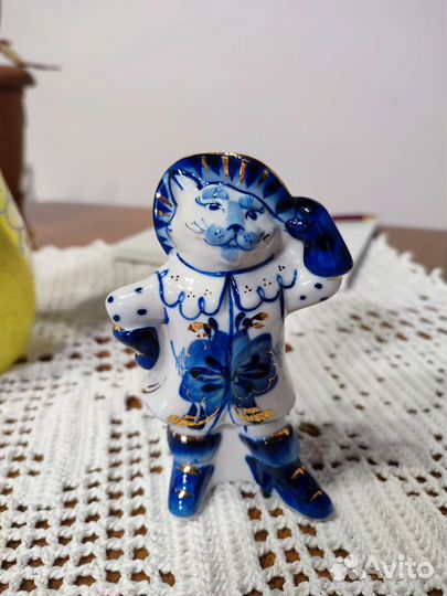 Кот в сапогах Гжель в золоте