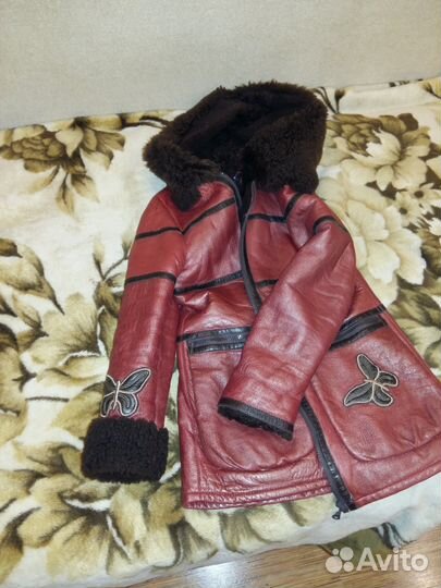 Продам детскую дубленку на девочку