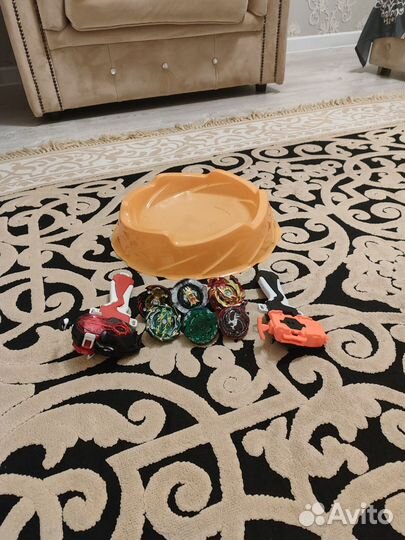 Бей blayde игрушки вместе с ареной для игры