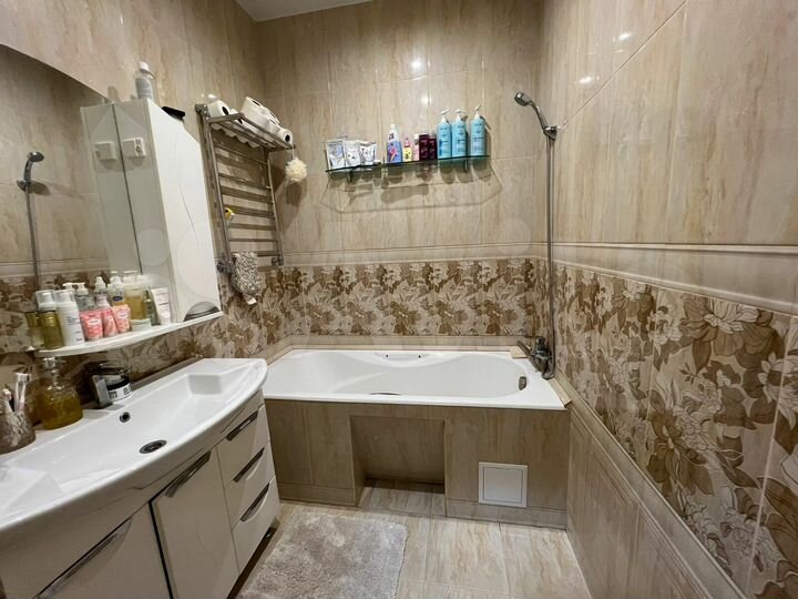 2-к. квартира, 86 м², 3/16 эт.